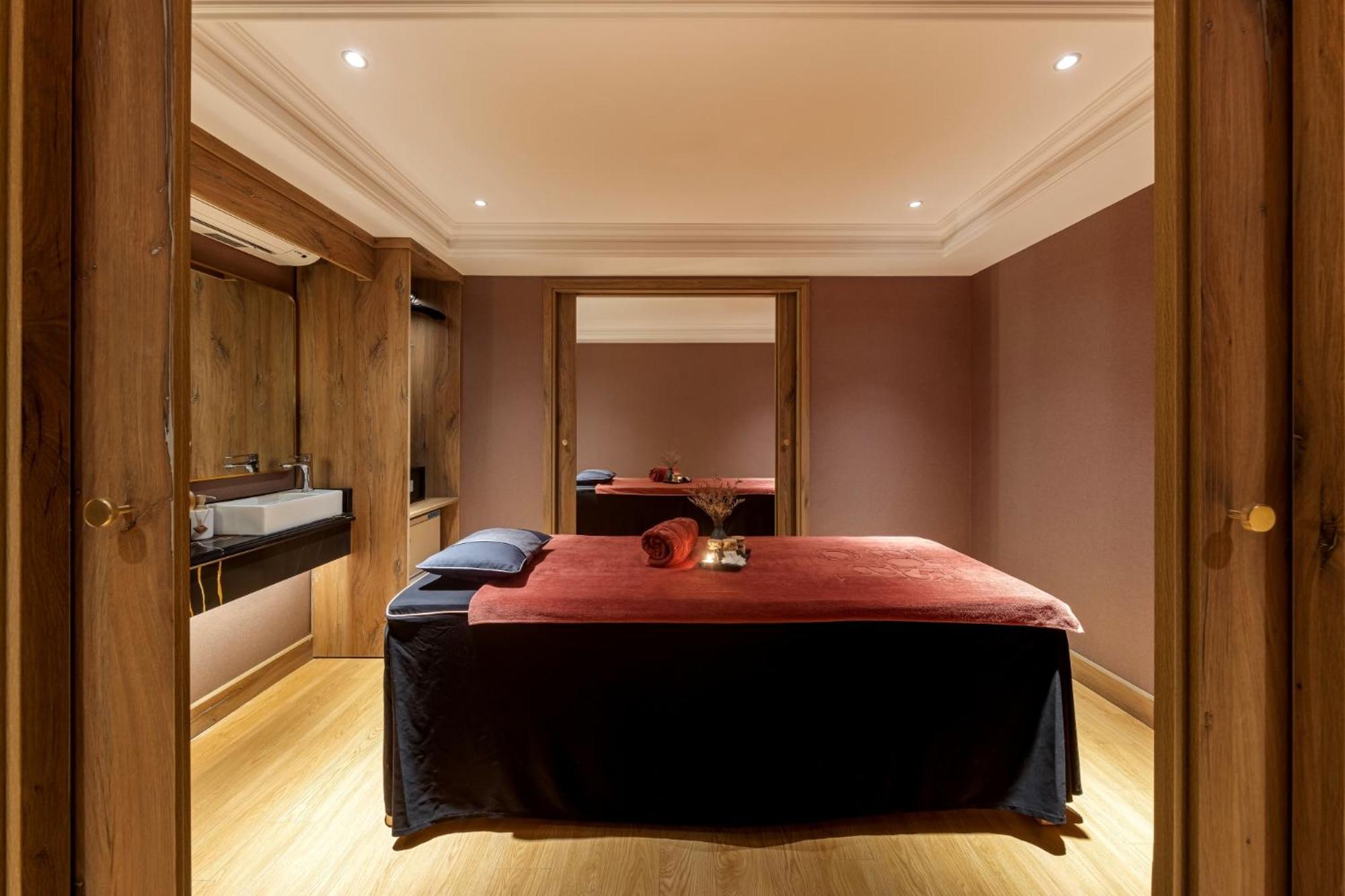 La Siesta Classic Hang Thung Hanoj Exteriér fotografie A treatment room at The Dorchester