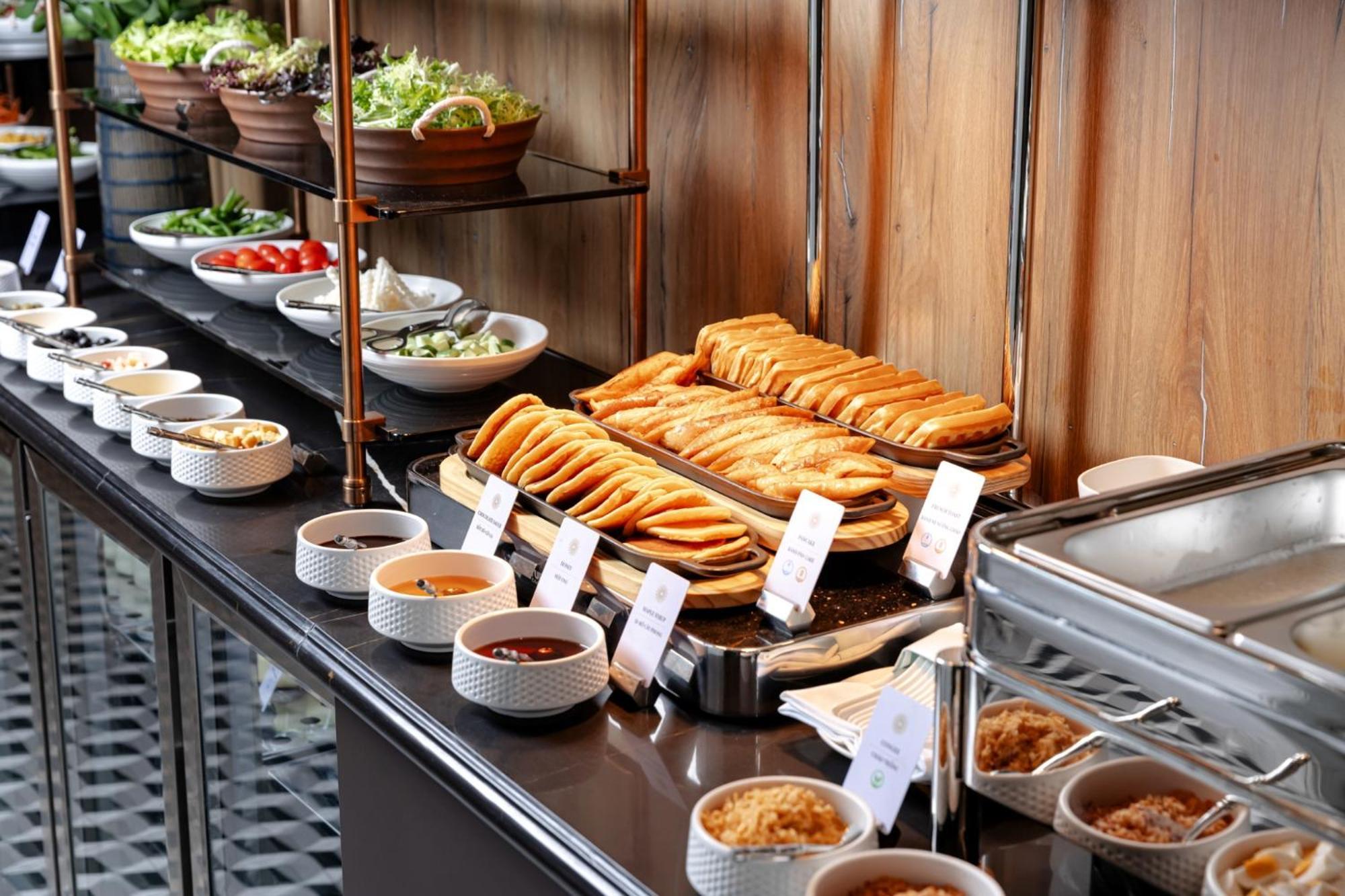 La Siesta Classic Hang Thung Hanoj Exteriér fotografie A buffet at a hotel